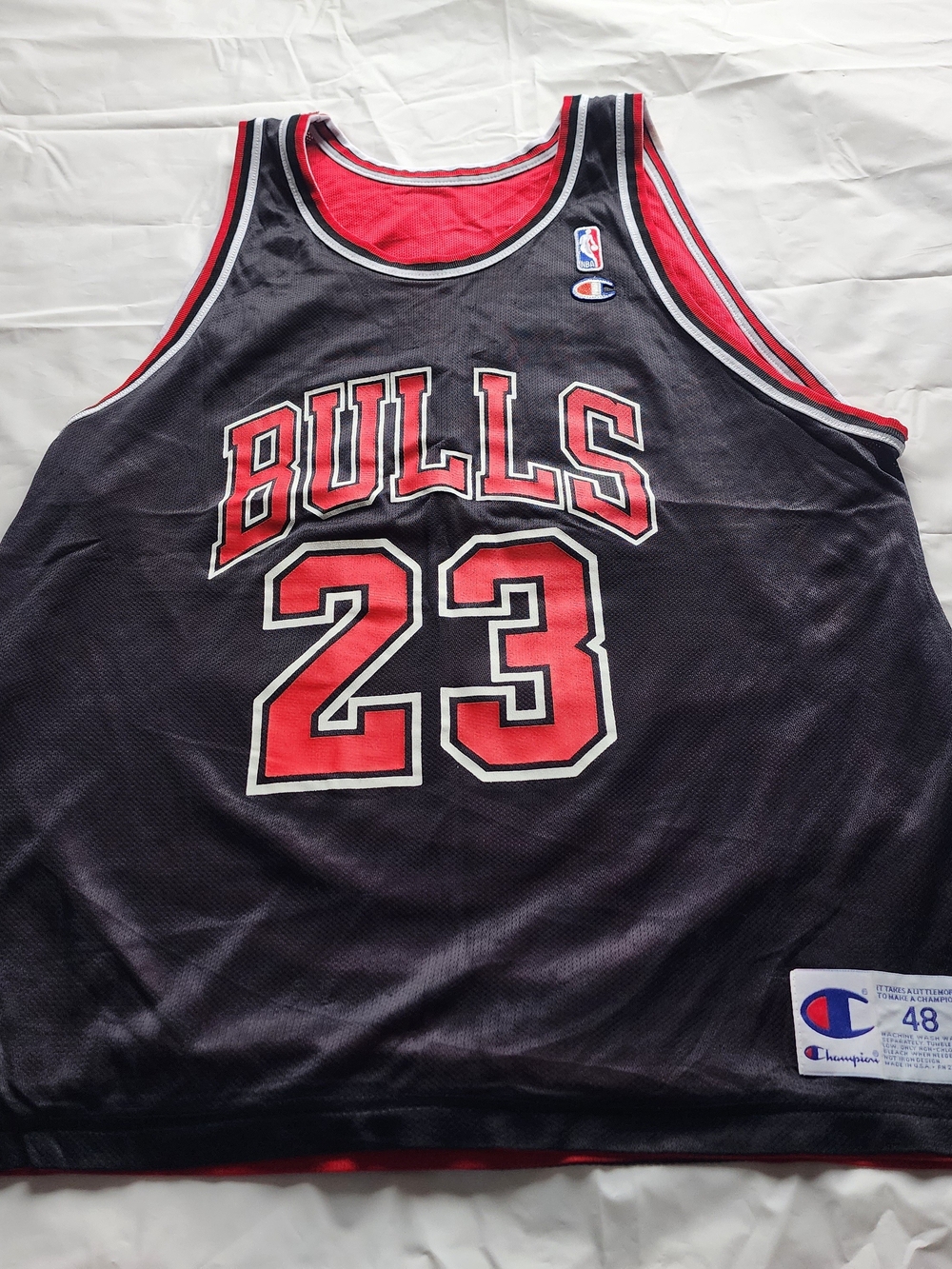 VTG CHAMPION NBA CHICAGO BULLS MICHAEL JORDAN #23 JERSEY RED/BLACK  SIZE 48